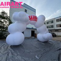 Arche gonflable blanche en forme de nuage. Arche gonflable en forme de nuage avec LED pour fête