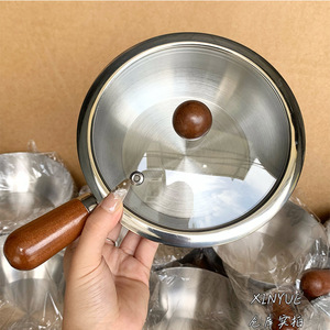 Olla pequeña de acero inoxidable para preparar comida para bebés con mango de madera, resistente al calor y a las caídas, para aceite caliente y fideos instantáneos. - Product Image 1
