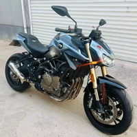 Motocicleta QJ1MOTOR SRK600 de 600cc, Cuatro Cilindros en Línea, Refrigerada por Agua, Estilo Naked, Inyección Electrónica Marelli, ABS, TCS, Potente, Duradera y de Lujo