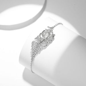 Collection All Fashions S : Ensemble de Bracelets Élégants en Argent Sterling avec Design Plume Intricate et Moissanite – Bracelets Tendance et Séduisants - Product Image 4