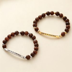 Braccialetto con Perline in Legno Naturale di Wenge, Incisione 'DIO È IN CONTROLLO' su Barra Curva in Acciaio Inossidabile, Gioiello Religioso Unisex per Uso Quotidiano, Regalo - Product Image 2