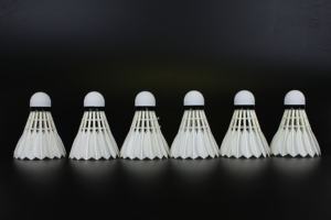 <span class=keywords><strong>Shuttlecock</strong></span> Bulu Angsa RSL Classic Class A dengan Papan Serat + Kepala Gabus Alami - Product Image 3