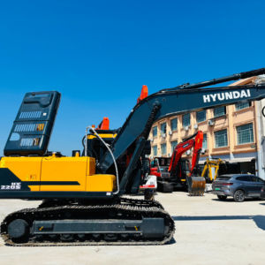 Excavadora de orugas HYUNDAI HX220S original, modelo 2023, controlada por PLC bomba de engranajes de 22 toneladas, rodamiento equipado, brazo de pluma excelente - Product Image 1