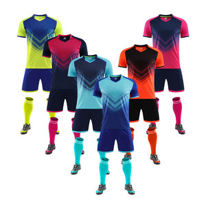 Tùy Chỉnh Đồng Phục Bóng Đá Bán Buôn Nhà Máy Giá Miễn Phí Thiết Kế Logo In Ấn Đội Bóng Đá Đồng Phục Đặt Hàng Số Lượng Lớn - Product Image 1