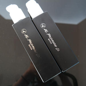 Botella de vidrio cuadrada para el cuidado de la piel, embalaje con bomba blanca, de 30ml, 40ml, 100ml, con logotipo de estampado en caliente personalizado, ecológico, color negro mate y rosa - Product Image 1