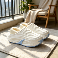 Sabots fourrés d'hiver pour femmes et hommes, sabots à plateforme en EVA imperméables à semelle épaisse, pantoufles chaudes et moelleuses à dos fermé pour l'intérieur et l'extérieur