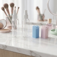 Vente en gros de flacons pulvérisateurs fins en forme de cœur de 60 ml pour le parfum, récipient de recharge, lotion cosmétique, flacon en plastique PET, modèle Omi