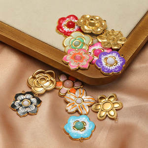 Pendentifs et breloques personnalisés en acier inoxydable 316L plaqué or 14K 18K PVD pour la création de bijoux, breloques fleurs pour bracelets. - Product Image 1