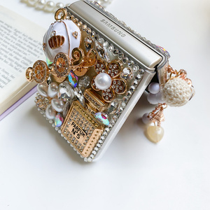 <span class=keywords><strong>Coque</strong></span> de <span class=keywords><strong>téléphone</strong></span> en diamant faite à la main de luxe pour <span class=keywords><strong>Samsung</strong></span> <span class=keywords><strong>Z</strong></span> <span class=keywords><strong>Flip</strong></span> 3 <span class=keywords><strong>4</strong></span> 5 6 couverture arrière en strass pliante pour <span class=keywords><strong>Samsung</strong></span> Galaxy <span class=keywords><strong>Z</strong></span> Fold 6 5 <span class=keywords><strong>4</strong></span> 3 - Product Image 6