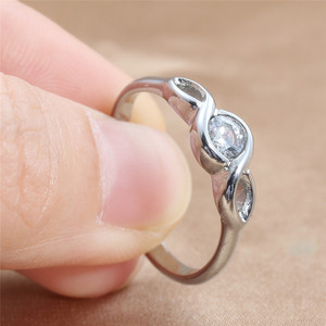 Anillo de piedra blanca de acero y titanio de estilo europeo, joyería de regalo retro de moda plateada para mujer 24090 - Product Image 3