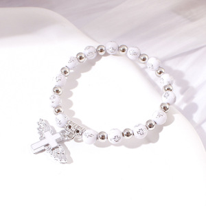 Braccialetto Rosario con Perline Acriliche, Ciondolo Angelo Smaltato Placcato Oro, Regalo Religioso per Battesimo, Gioielli Fatti a Mano - Product Image 3