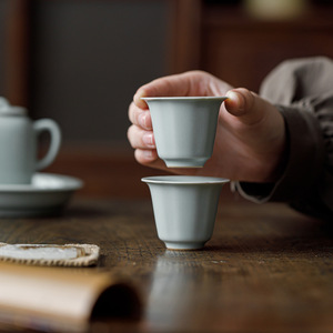 Taza de Té Pequeña Guanlan Tianqing Ru Kiln, Hecha a Mano, de Porcelana, Forma Cilíndrica, Color Azul Cielo, para Degustación de Té Kung Fu, Taza Individual - Product Image 1