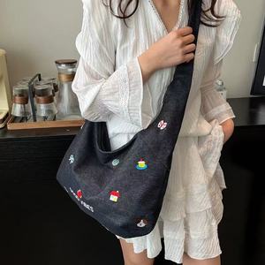 Bonito bandolera de mezclilla con estampado lúdico de gran capacidad para mujer - Product Image 2