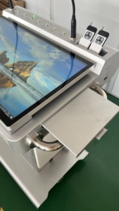AIYOS AI Voice Podium, Pantalla Táctil de 23.8 Pulgadas, Pantalla Motorizada Ajustable de 27 Pulgadas, Transcripción por IA, Enseñanza Interactiva, Todo en Uno - Product Image 3