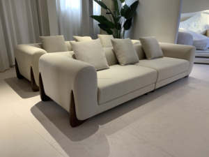 舒适的白色天鹅绒木制沙发北欧泰迪双人沙发奢华木制腿部组合沙发现代夏尔巴布艺沙发 - Product Image 4