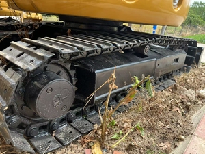 Excavatrice 303E d'occasion certifiée, modèle 2022, faible nombre d'heures (0-2000), poids opérationnel de 3,5 tonnes, avec boîte de vitesses, pompe et roulement - Product Image 4