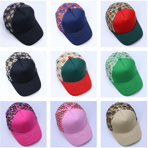 Casquette Trucker en Maille Rose Vif à Motif Léopard, 5 Panneaux, Impression Personnalisée Arbre <span class=keywords><strong>de</strong></span> Noël Léopard, Casquette Trucker en Mousse Tricolore - Product Image 4