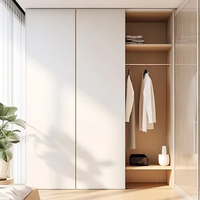 Armoire de chambre sur mesure avec compartiments modulaires, portes battantes solides, étagères ouvertes, coiffeuse et rangements