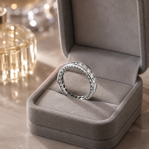 Anello Classico con Gemma Rotonda per Donne, Gioiello da Dito Minimalista ed Elegante - Product Image 6