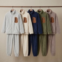 Setelan Olahraga Pria OEM Sherpa Fleece 2 Potong untuk Musim Dingin, Jaket Teddy Lengan Panjang Ukuran Besar dengan Ritsleting dan Saku Kontras & Celana Olahraga