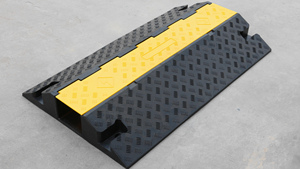 Canaletas para Cables de Goma Reciclada, Proporcionadas por el Fabricante Yuyue, Reductores de Velocidad para Interiores/Exteriores, Protección de Cables Móviles, 1-5 mph, 120 mm - Product Image 5