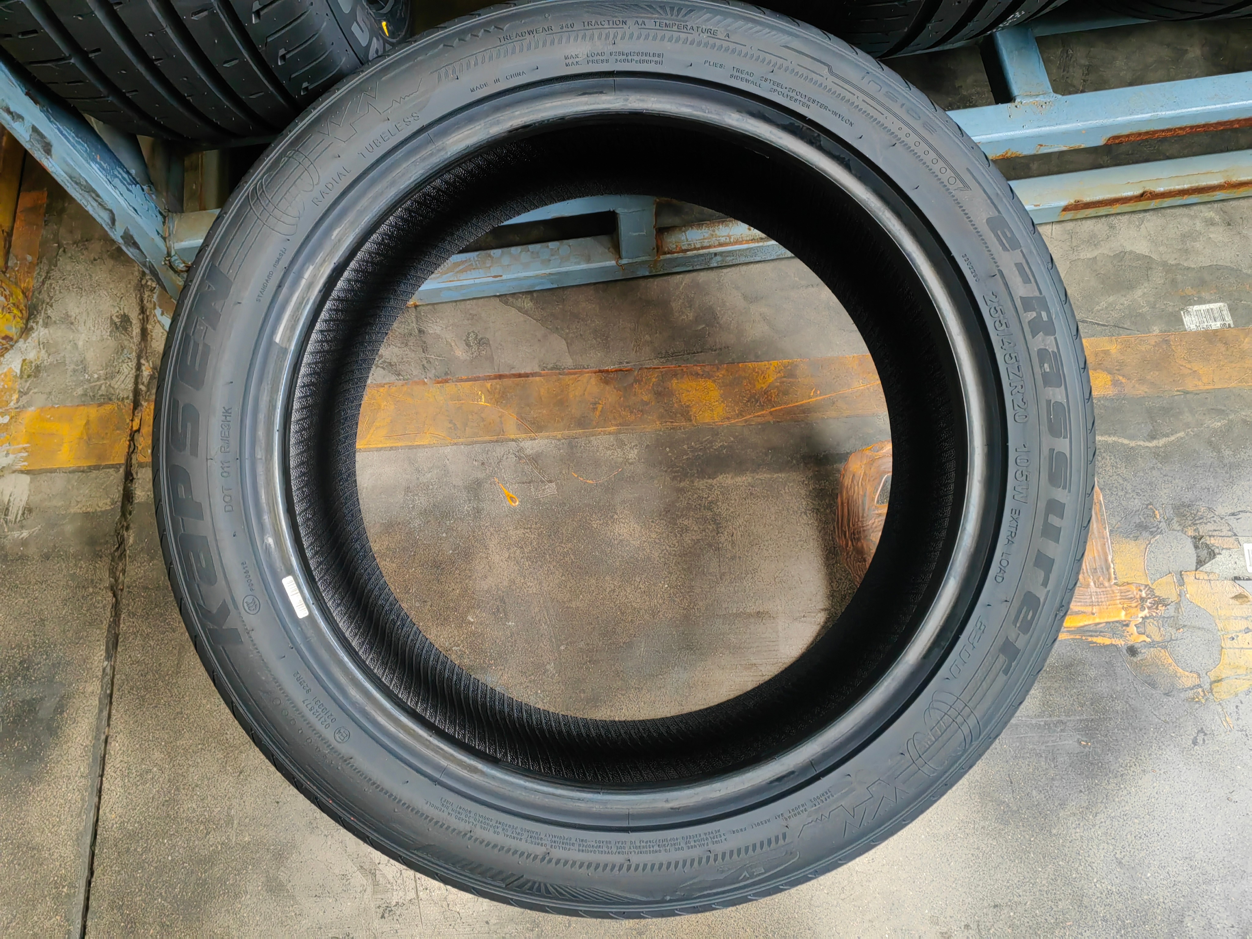 235/40ZR19 Chinese Electric Car Tire EV Tires 235/40R19 235/40/19