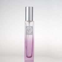 Flacon de parfum en verre épais de luxe 100ml 50ml 30ml Pompe pulvérisateur carrée en aluminium Logo personnalisé Pulvérisation Couleur rose CANSHENG
