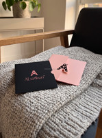 Cartes de remerciement personnalisées imprimées avec enveloppe noire douce au toucher, logo rose, pelliculage mat et dorure noire pour l'emballage de la marque