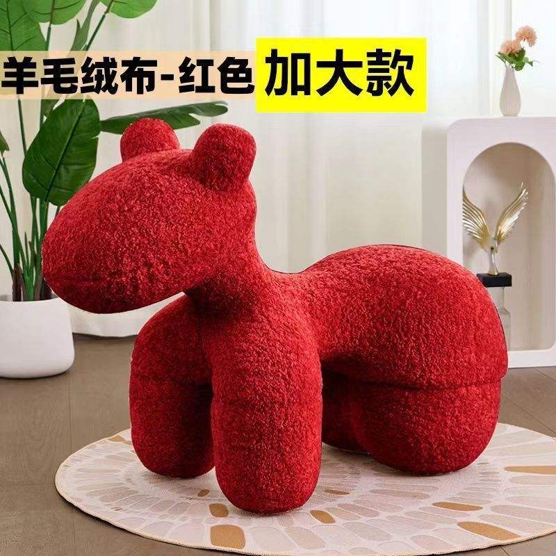 Plush curls, brand new one-piece molding, red