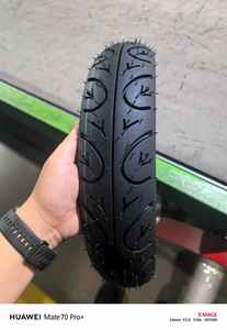 Pneus de moto et de scooter en caoutchouc en gros directement de l'usine, pneus sans chambre à air 3.50-10 - Product Image 3