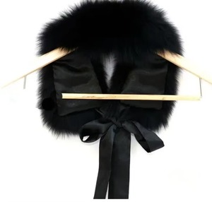 Col en <span class=keywords><strong>fourrure</strong></span> de luxe femmes hiver mode dames marque faux renard fausse <span class=keywords><strong>fourrure</strong></span> écharpe châle écharpes et étoles 52CM noir blanc - Product Image 2