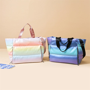 Sac de sport et de yoga personnalisé pour femme, avec compartiment sec/humide, sac à bandoulière matelassé, fermeture éclair, tendance - Product Image 1