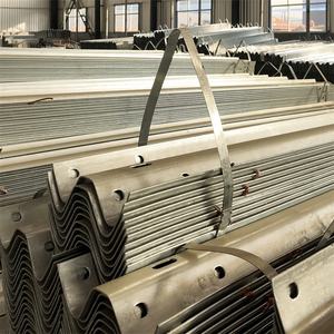 Barriera Stradale a Doppia Trave <span class=keywords><strong>W</strong></span> Zincata a Caldo di Alta Qualità, Prezzo Conveniente per Materiali di Costruzione Stradale - Product Image 1