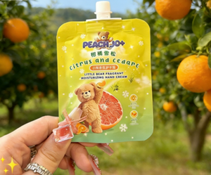 Crema de Manos Hidratante con Aroma a Melocotón y Cedro Cítrico PEACH JO+, Perfume Hidratante con Glicerina para Todo Tipo de Piel, Uso para Adultos - Product Image 2