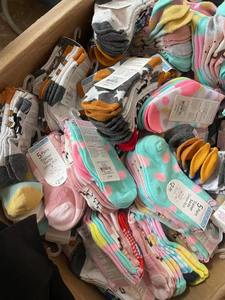 جوارب قطنية مضادة للانزلاق للأطفال بالجملة، أحذية أطفال ذات علامة تجارية، مخزون فائض من الملابس لموسم الربيع - Product Image 4