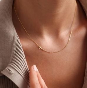 Joyería religiosa de acero inoxidable para mujer, collar de Cruz lateral de <span class=keywords><strong>oro</strong></span> pequeño, bautismo, <span class=keywords><strong>bautizo</strong></span>, confirmación, regalo, forma de letra - Product Image 3
