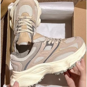 Chaussures de marche tendance en daim de haute qualité, à semelle épaisse et amortissante, respirantes, pour l'été et l'hiver, confortables et rehaussantes - Product Image 2