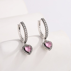 Ensemble de bijoux en <span class=keywords><strong>argent</strong></span> sterling 925 avec zircone cubique fine pour femme : bracelet à breloques, bague cœur rose, boucles <span class=keywords><strong>d</strong></span>'oreilles et <span class=keywords><strong>collier</strong></span> cœur <span class=keywords><strong>d</strong></span>'amour - Product Image 2