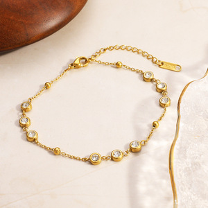 Perles rondes en acier inoxydable plaqué or 18 carats avec diamants, design géométrique, sertissage griffe, bijoux élégants et simples pour femmes - Product Image 2