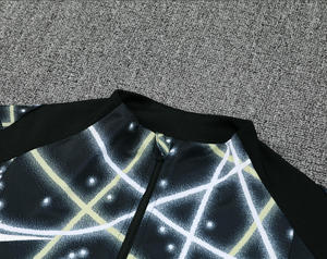 Großhandel Langarm-Fußball-Kit-Sets mit halbem Reiß verschluss Premium Club Football Shirts Automated Cutting Wind proof 100% Polyester OEM - Product Image 3