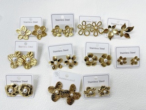 Boucles d'oreilles personnalisées en perles de fleurs, vintage, en acier inoxydable électroplaqué, mode irrégulière, pour femme, automne-hiver, dorées - Product Image 5