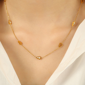 Collar de Aleación de Zinc con Forma de Corazón en Color Dorado para Regalo - Product Image 4