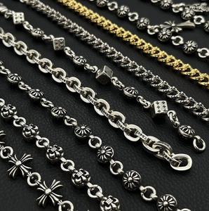 Bracelet en cuivre style punk rétro, massif, orné de lettres, de dés, d'emblèmes de scouts, de croix florales, de perles et de chaîne entièrement incrustée de strass - Product Image 3