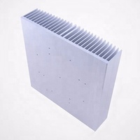 Radiateur en aluminium anodisé 6063 T5 personnalisé avec ailettes extrudées, services de pliage, poinçonnage, découpe et soudage