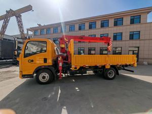 SINOTRUCK HOWO <strong>Small</strong> Hydraulic <strong>Cargo</strong> <strong>Truck</strong> Mounted Crane <strong>Truck</strong> 6*4 31-40 Tons Mini <strong>Truck</strong> With Crane - Product Image 4