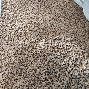 Pellets de madera de biomasa para calderas industriales y sistemas de calefacción hechos con madera comprimida 100% natural - Product Image 1