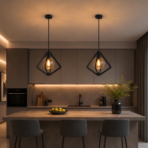 Nouveau produit, luminaire suspendu en verre ambré avec globe en métal noir mat, style industriel - Product Image 5