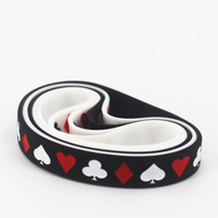 Bracelet en silicone thème poker (Pique, Cœur, Épée, Roi) – Étanche, motif géométrique simple, bijou décoratif, bracelet promotionnel