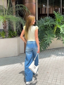 Jeans de mujer con pierna curva – Artículo de moda que realza la figura. Disponible en tallas S-XXL desde Vietnam. - Product Image 4