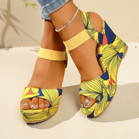 Sandales compensées d'été pour femmes à bout ouvert avec bande élastique, nouvelles sandales à motif graffiti peint tendance